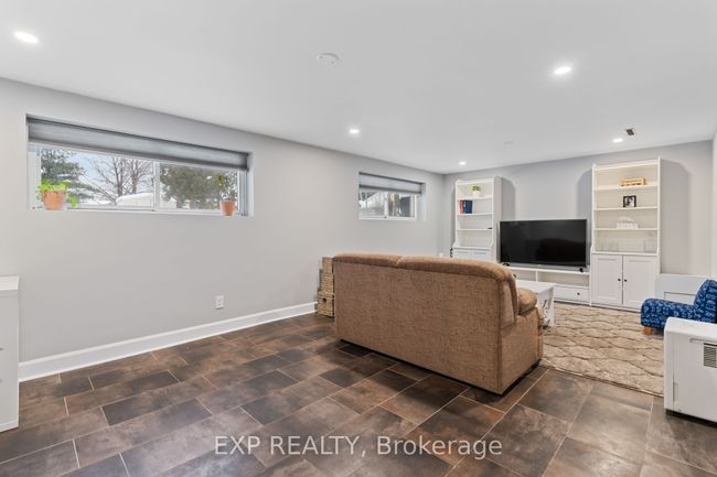 6792 Jill Dr, House other with 3 bedrooms, 1 bathrooms and 2 parking in Niagara Falls ON | Image 25