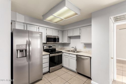 233-4901 S Calle Los Cerros Dr, Tempe, AZ, 85282-6213 | Card Image