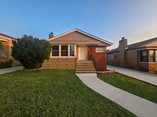 2719 W 94th St, Evergreen Park, IL, 60805-2520 | Card Image