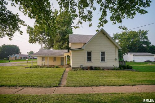 302 N Mason St, Deer Creek, IL, 61733-9315 | Card Image