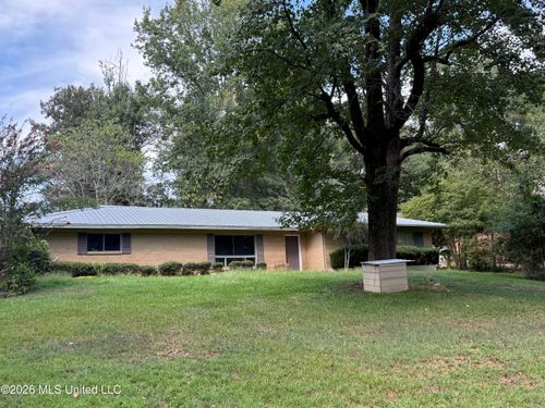 130 Rochelle Dr, Calhoun City, MS, 38916-7715 | Card Image