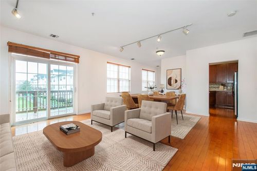 177 Brittany Ct, Clifton, NJ, 07013-2673 | Card Image