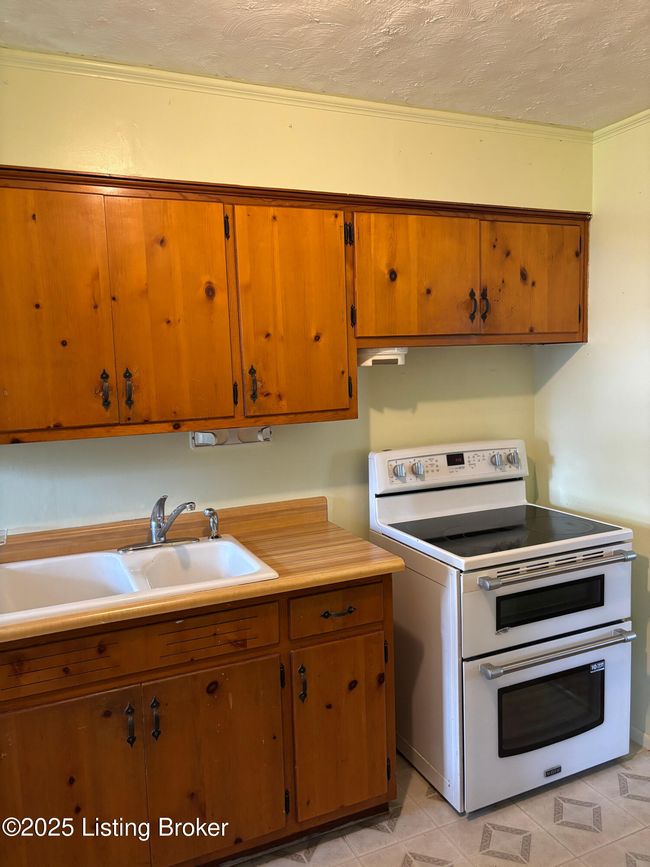 Kitchen | Image 8
