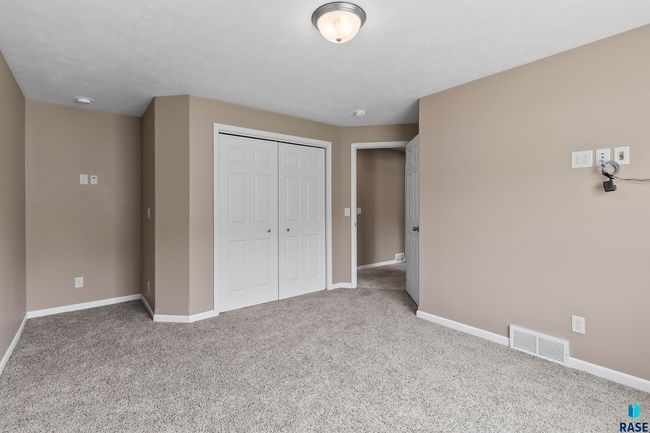 1313 W Creekside Dr, House other with 5 bedrooms, 3 bathrooms and null parking in Brandon SD | Image 30