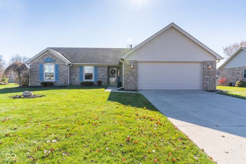 4857 Stonehaven Ln, New Palestine, IN, 46163-9081 | Card Image