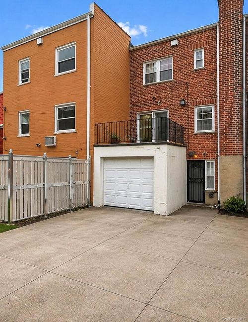 8505 67th Dr, Rego Park, NY, 11374-5201 | Card Image