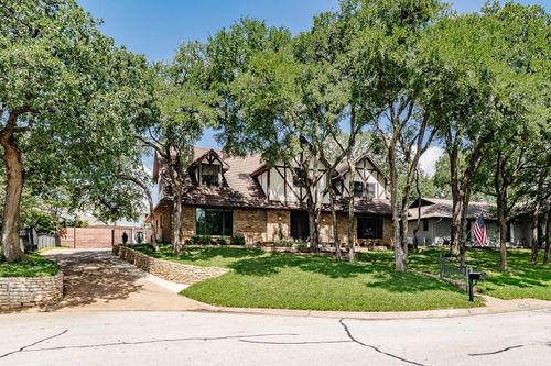 2304 Wakeforest Ct, Arlington, TX, 76012-5434 | Card Image