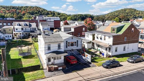 208 S Morris St, Saint Clair, PA, 17970-1345 | Card Image