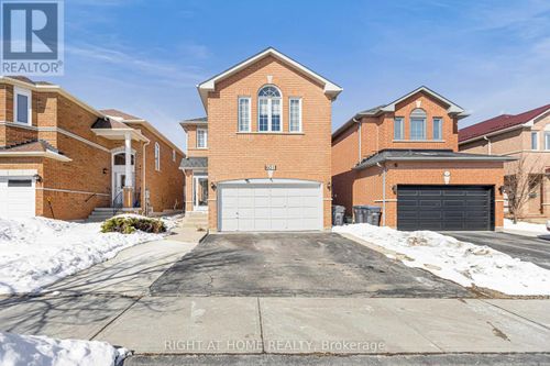 601 Claymeadow Avenue, Mississauga (Cooksville), ON, L5B4H7 | Card Image