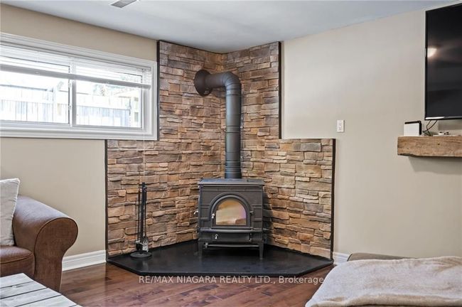 7067 Dirdene St, House other with 3 bedrooms, 2 bathrooms and 2 parking in Niagara Falls ON | Image 18