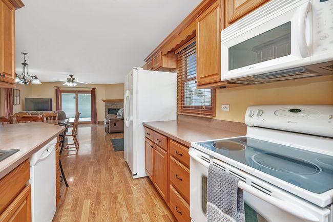 1713 Innercircle Dr, House other with 3 bedrooms, 1 bathrooms and 6 parking in Crest Hill IL | Image 13