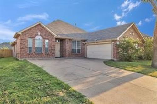 831 Fair Oaks Dr, Grand Prairie, TX, 75052-2713 | Card Image