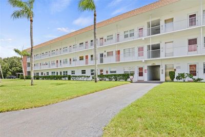 104B - 5728 14 Th Avenue N, Condo with 2 bedrooms, 1 bathrooms and null parking in Saint Petersburg FL | Image 1