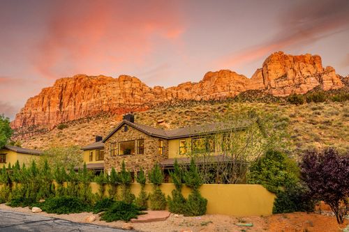 105 Riverbend Cir, Springdale, UT, 84767-7710 | Card Image