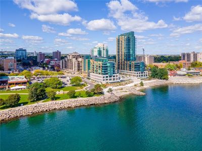 1401 - 2060 Lakeshore Rd, Condo with 3 bedrooms, 2 bathrooms and 2 parking in Burlington ON | Image 1