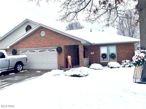 203 Pinehurst Dr, Dover, OH, 44622-2094 | Card Image