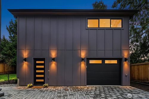 2613 Ne 87th St, Seattle, WA, 98115-3453 | Card Image