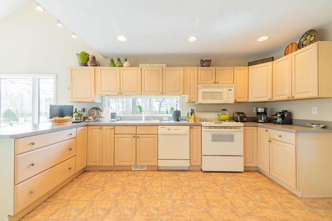 8555 Island Blvd, House other with 4 bedrooms, 3 bathrooms and null parking in Grosse Ile MI | Image 13