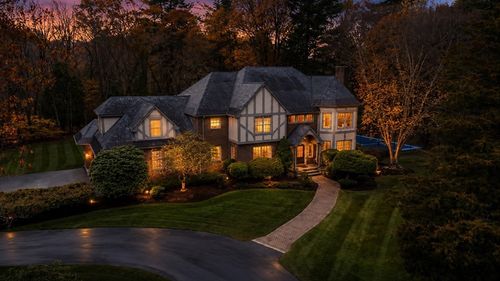419 Wellesley St, Weston, MA, 02493-2630 | Card Image