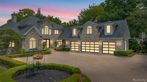 4326 Commerce Rd, Orchard Lake, MI, 48324-2306 | Card Image