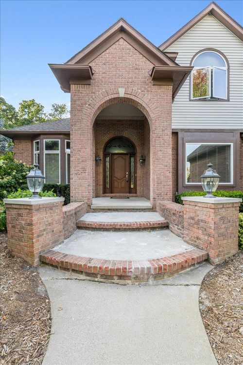 2351 Arciero Ct, Howell, MI, 48855-7194 | Card Image