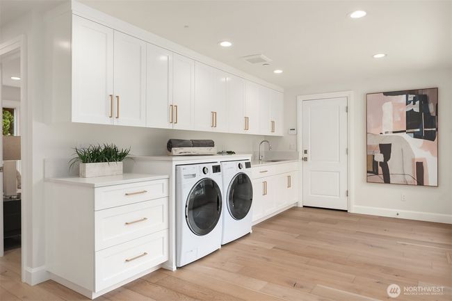 8620 N Mercer Way, House other with 5 bedrooms, 5 bathrooms and 3 parking in Mercer Island WA | Image 32