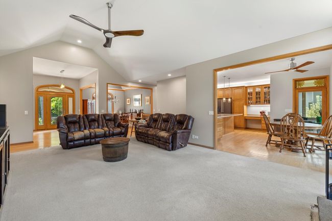 10605 Red Hawk Ln, House other with 5 bedrooms, 4 bathrooms and 3 parking in Spring Grove IL | Image 11