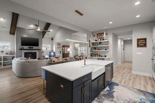 201 Midvale Cir, Harvest, AL, 35749-6607 | Card Image