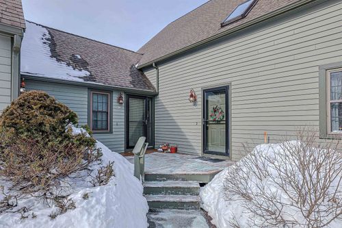 35 Montrose Dr, Stratham, NH, 03885-2460 | Card Image