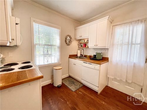 215-219 W Taylor Street, savannah, GA, 31401 | Card Image