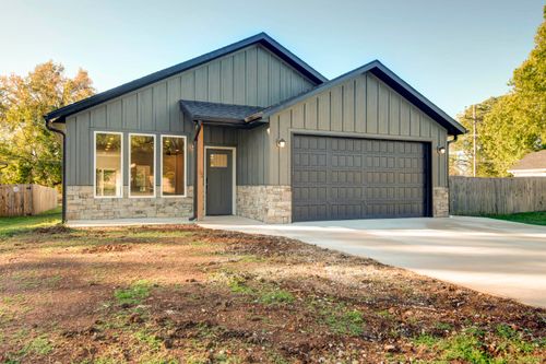 2946 W Olive St, Springfield, MO, 65802-4626 | Card Image