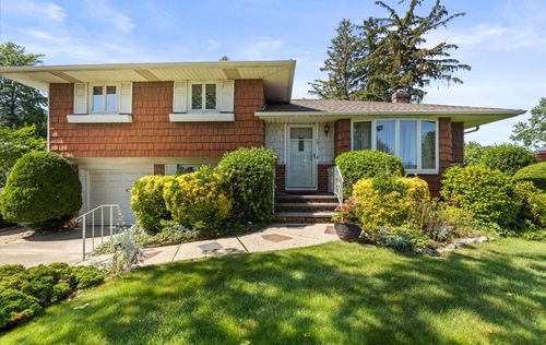 15 Lane Ave, Plainview, NY, 11803-5206 | Card Image