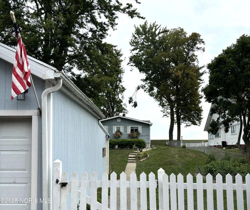 12369 Lagoon Dr, Curtice, OH, 43412-9471 | Card Image