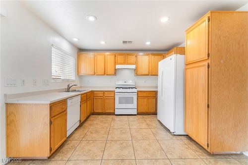 10667 April Rose Ct, Las Vegas, NV, 89135-1121 | Card Image
