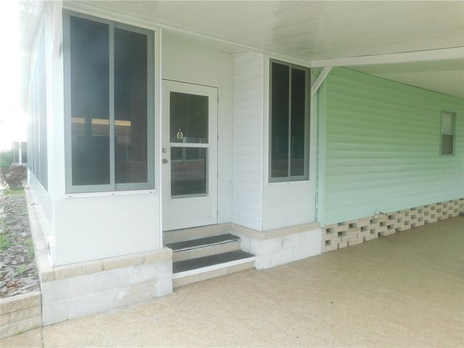 Entry to Enclosed Lanai | Image 12