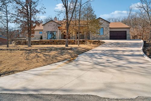 8890 S 39th West Ave, Tulsa, OK, 74132-4131 | Card Image