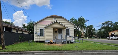 2001 Maryland St, Baytown, TX, 77520-6129 | Card Image