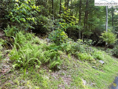 523 Pinnacle Ridge Rd, Beech Mountain, NC, 28604-8161 | Card Image