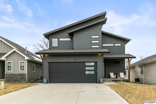 459 N Allen St, Bennington, NE, 68007-5051 | Card Image