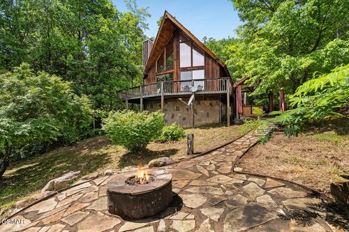 2295 Bluff Mountain Rd, Sevierville, TN, 37876-7341 | Card Image