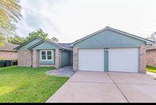 2135 Collingsfield Dr, Sugar Land, TX, 77478-6020 | Card Image