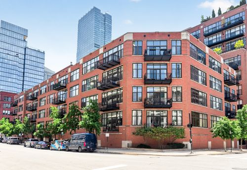 1005-333 W Hubbard St, Chicago, IL, 60654-4930 | Card Image