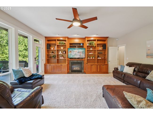 1488 Sw 17 Th Ct, House other with 5 bedrooms, 4 bathrooms and 3 parking in Gresham OR | Image 15
