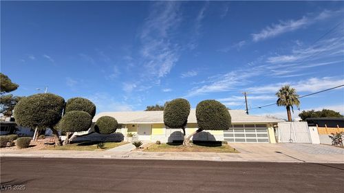 1819 Beverly Way, Las Vegas, NV, 89104-2833 | Card Image