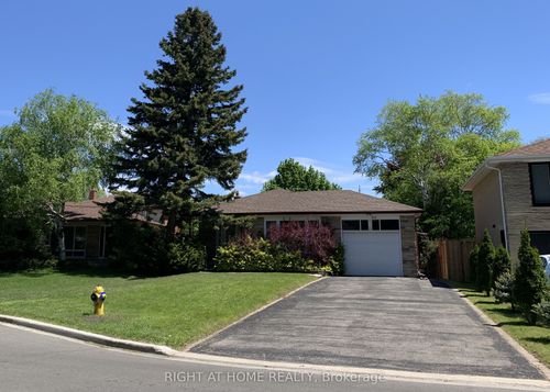 66 Dewlane Dr, North York, ON, M2R2P8 | Card Image
