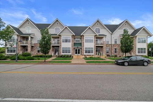 14900 W Wilbur Dr, New Berlin, WI, 53151-5287 | Card Image