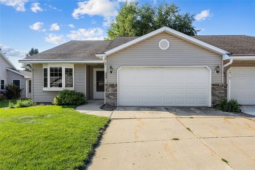 104 Westridge Ct, La Porte City, IA, 50651-1100 | Card Image