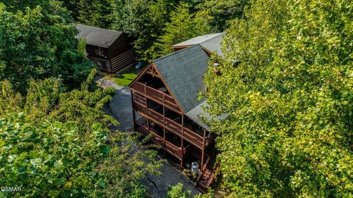1124 Twin Oaks Rd, Gatlinburg, TN, 37738 | Card Image
