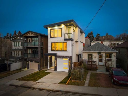 {{alt}} | Card Image