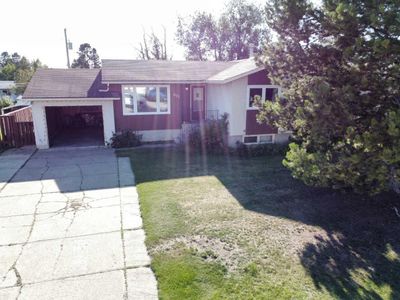 607 7 Ave, House detached with 3 bedrooms, 2 bathrooms and 3 parking in Fox Creek AB | Image 1